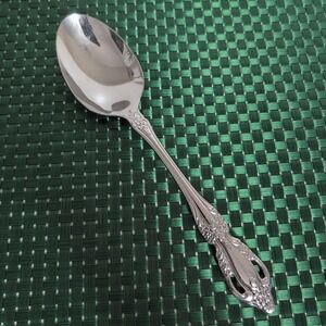 Oneida RAPHAEL Solid Serving Spoon Distinction Deluxe Stainless HH Vtg Floral